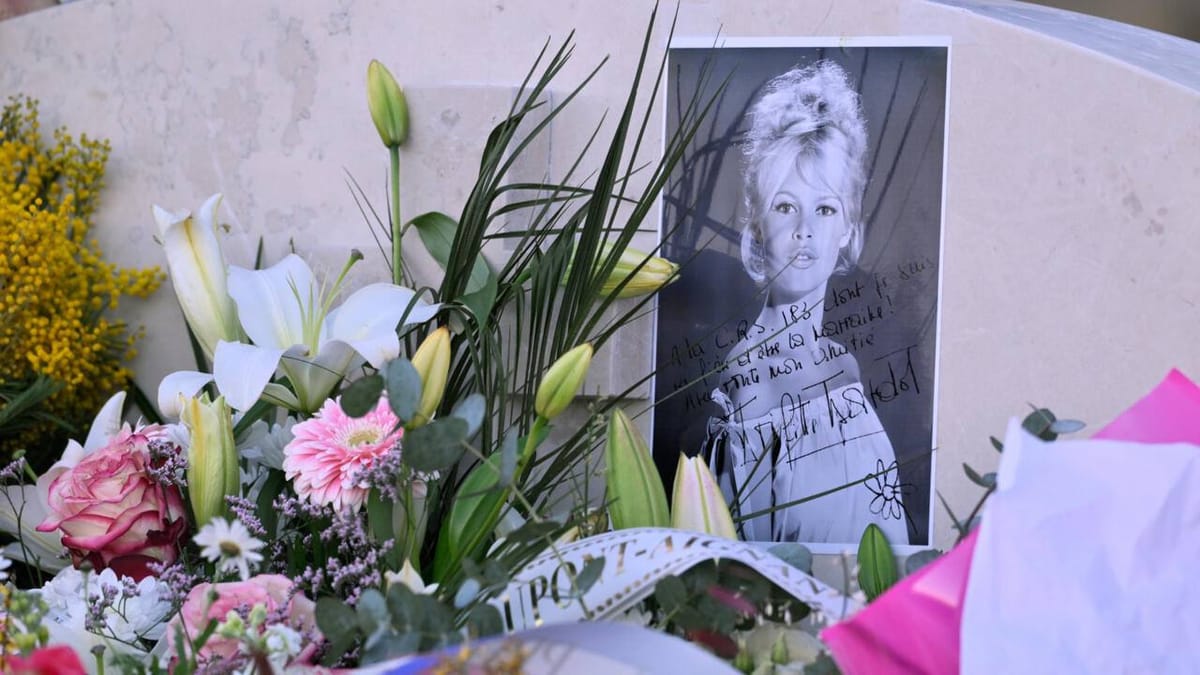 Вчера мир простился с Брижит Бардо, 91-летняя актриса упокоилась на кладбище с видом на Средиземное море, где похоронены и ее родители