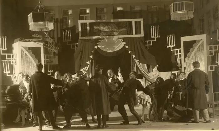 21 февраля 1928 года Политбюро ЦК ВКП (б) рассмотрело вопрос «О «Зойкиной квартире»: