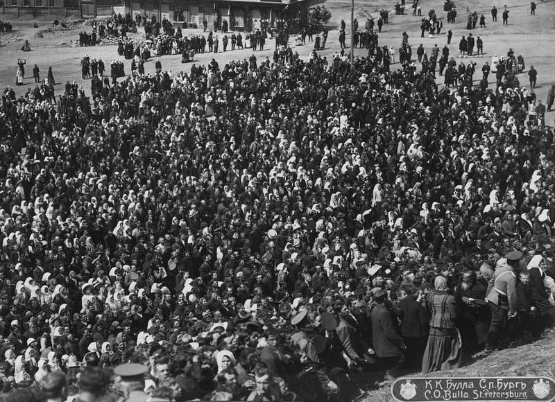 Костромчане встречают императорскую семью в мае 1913 года