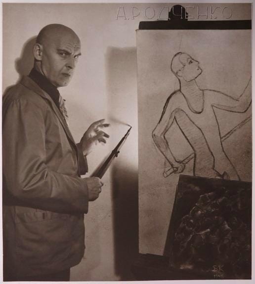 Александр Родченко с циркулем, 1948 год
