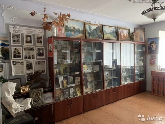 Если вы не знаете куда потратить 5 миллионов рублей, то вдали от всех Парнасов и всяческих сует, в достославном городе Орле на продажу выставлен целый музей Сергея Есенина