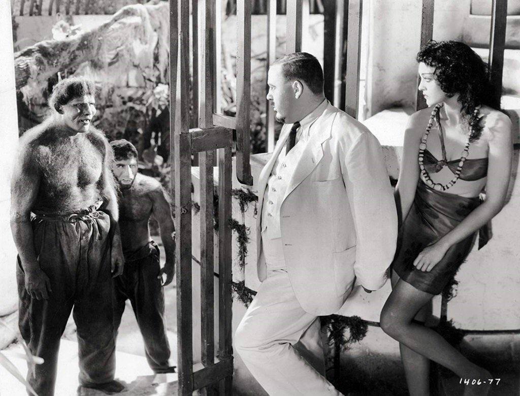 Первая из трех экранизаций книги Герберта Уэллса «Остров доктора Моро» (1932 Эрл Кентон, 1977 Дон Тейлор, 1996 Франкенхаймер-Стенли) может показаться самой наивной, но если вдуматься, то «Остров потерянных душ» - довольно современная…