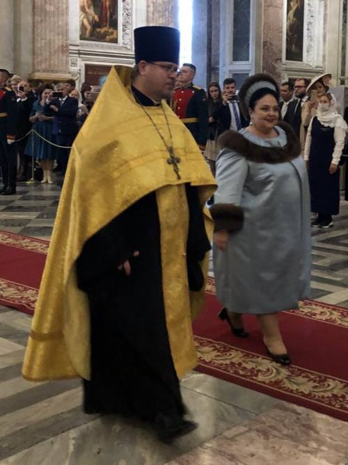 Два самых царственных и эффектных образа сегодня у Марии Владимировны и Ольги Греческой