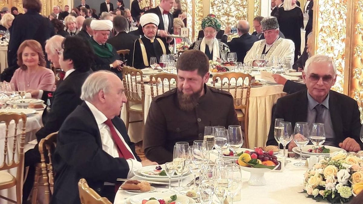 Академик РАН Александр Чубарьян, академик РАЕН Рамзан Кадыров и Карен Шахназаров, академик Национальной академии кинематографических искусств