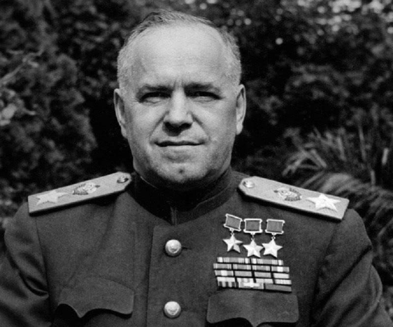 Маршала Жукова кремировали и погребли в Кремлёвской стене вопреки просьбе близких