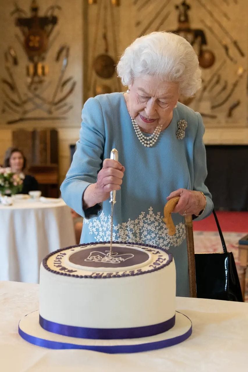 Елизавета II устроила чаепитие в Сандрингеме накануне 70-летия правления