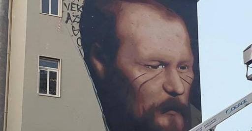 На стене Технико-индустриального института имени Аугусто Риги в западном пригороде Неаполя появилась фреска с лицом Достоевского