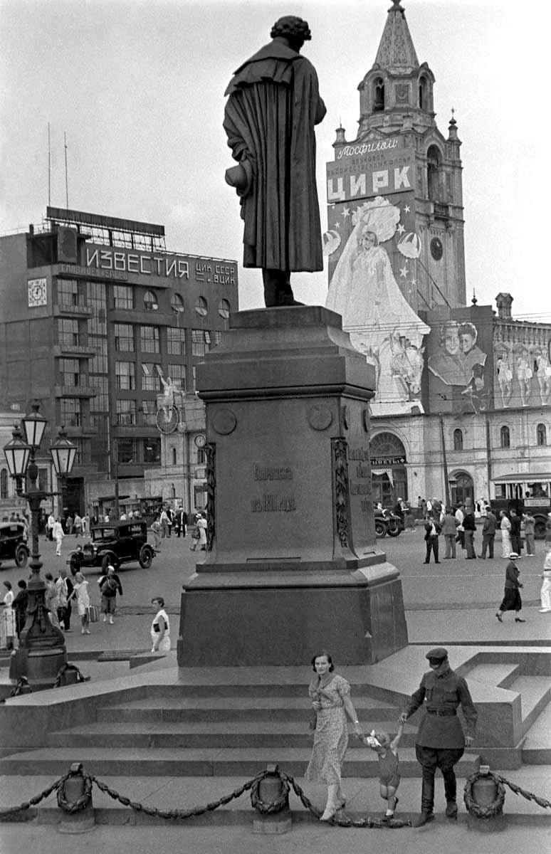 Памятник Пушкину напротив Страстного монастыря, 1936 год