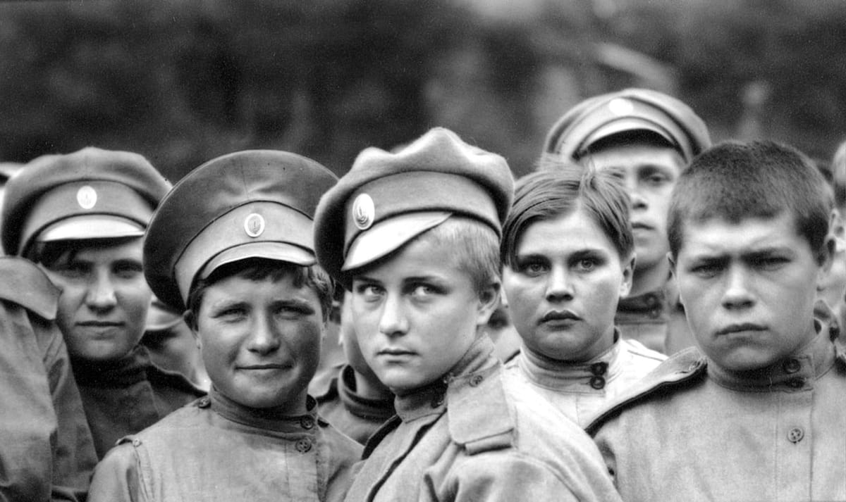 В 1917 году на фронтах Первой мировой появились воинские части из женщин-доброволиц, обеспокоенных судьбой России