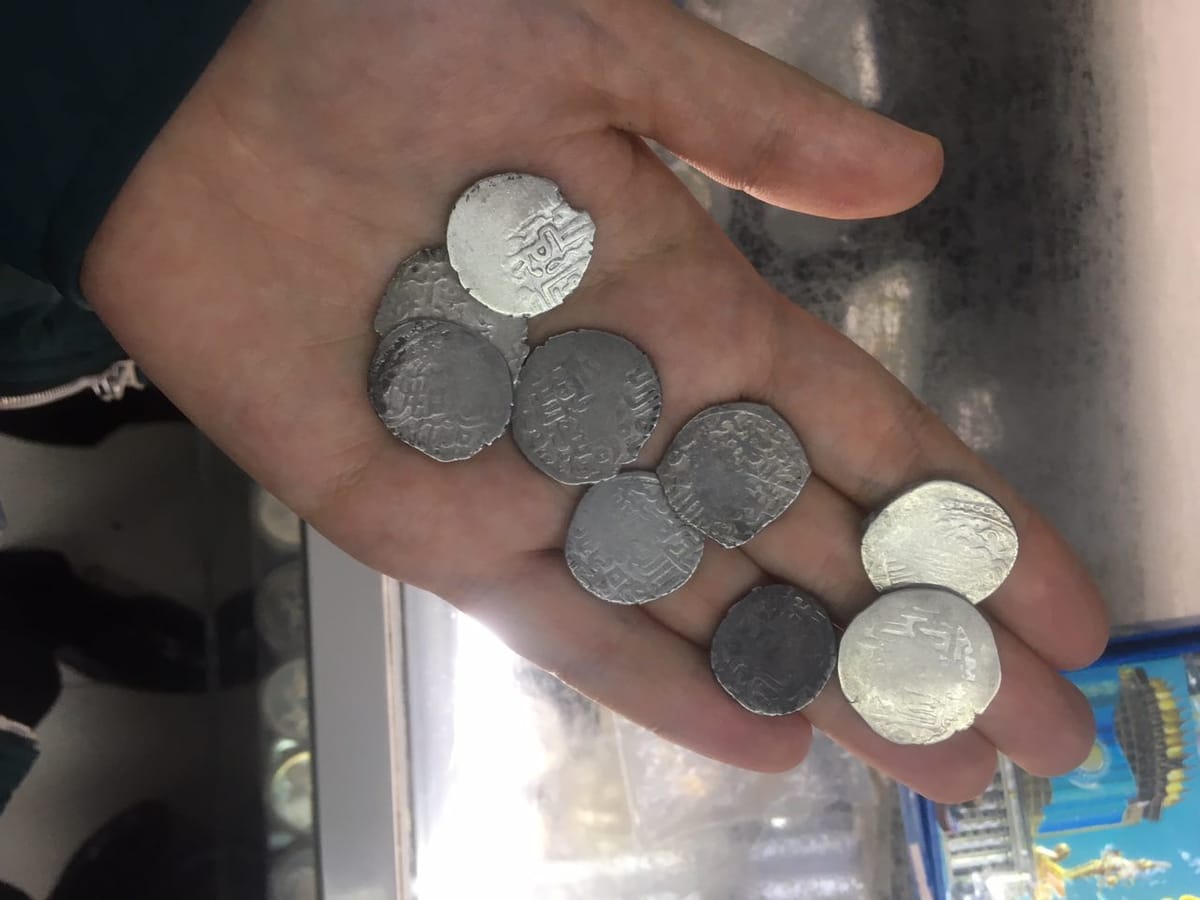 Зашел в нумизматическую лавку на Зеленом базаре, в которой делаю покупки 15 лет, и пополнил свою коллекцию дукатами из Семиреченского клада