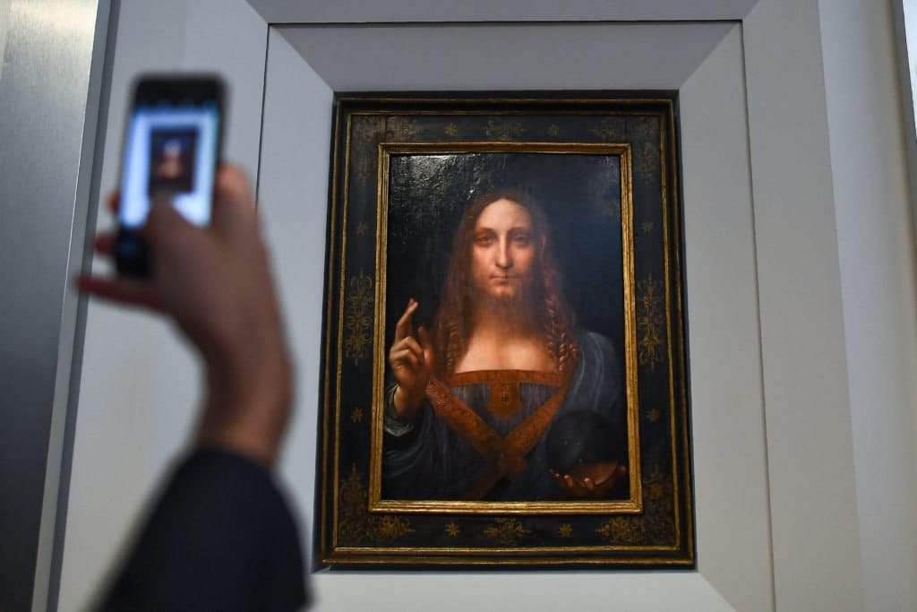 Christie’s продали весьма спорно приписываемую да Винчи картину «Спаситель мира» за $450,3 млн - в четыре раза дороже, чем она была куплена