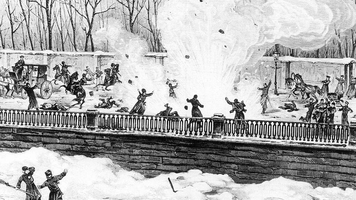 13 марта 1881 года на набережной Екатерининского канала (ныне Грибоедова) был смертельно ранен бомбой Александр II