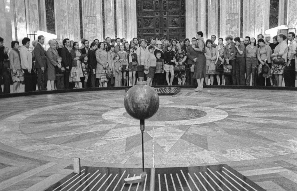 Маятник Фуко в Исаакиевском соборе, 1978 год