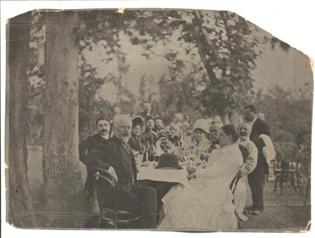 Петр Чайковский в Тифлисе среди музыкантов, 1889 год