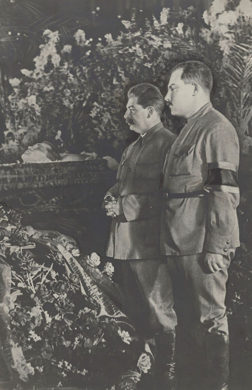 Фотография «Иосиф Сталин и Лазарь Каганович у гроба Сергея Кирова», 1934