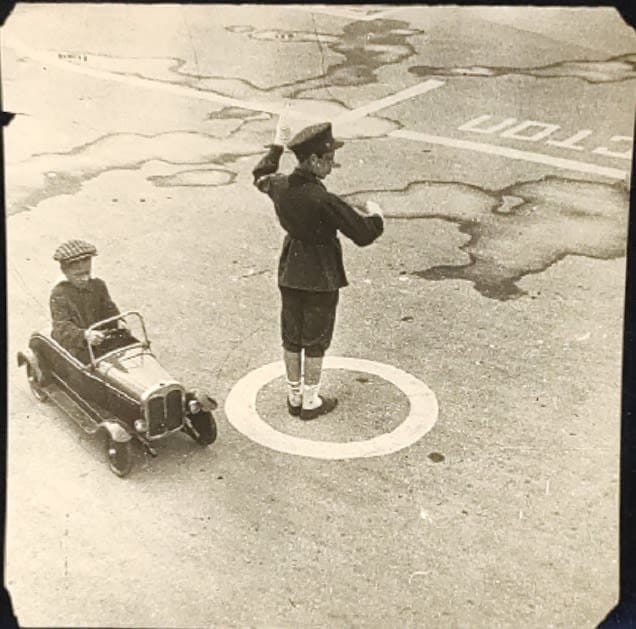 Фотография "Регулировщик", 1930-1940