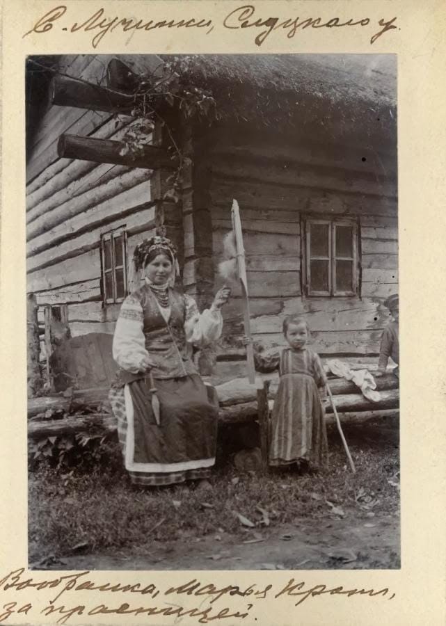 На фотографиях И