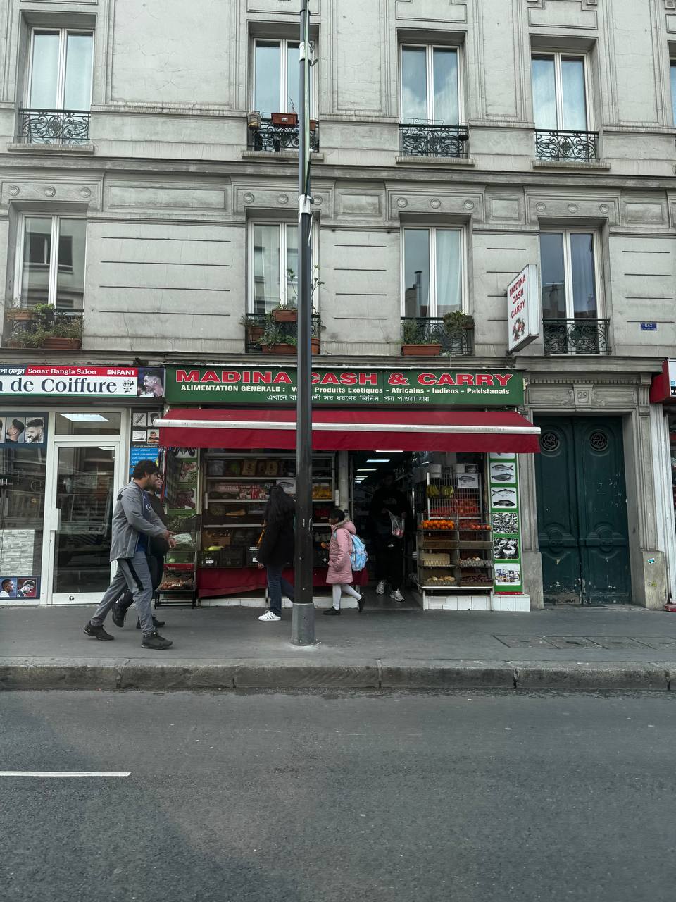 Мадина Cash & Carry, Париж