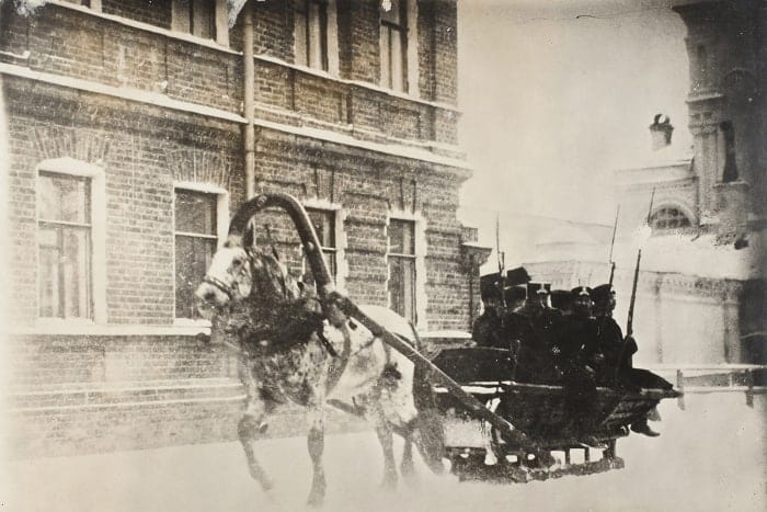 Фотография «Вооруженная полиция на улицах Москвы», 1905