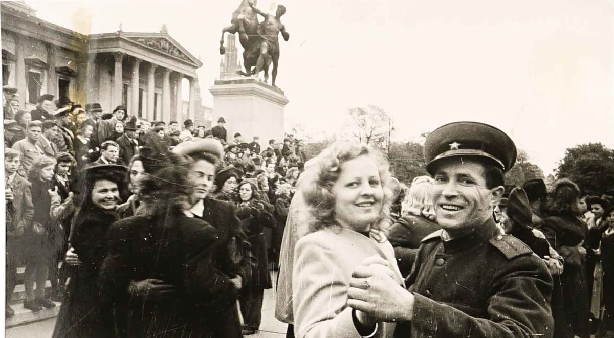 На улицах Вены в День Победы, 9 мая 1945 г