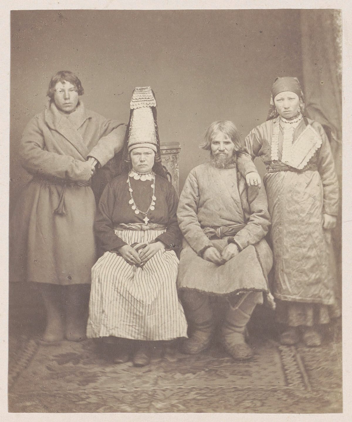 Групповой портрет русской крестьянской семьи, 1878-1890 гг