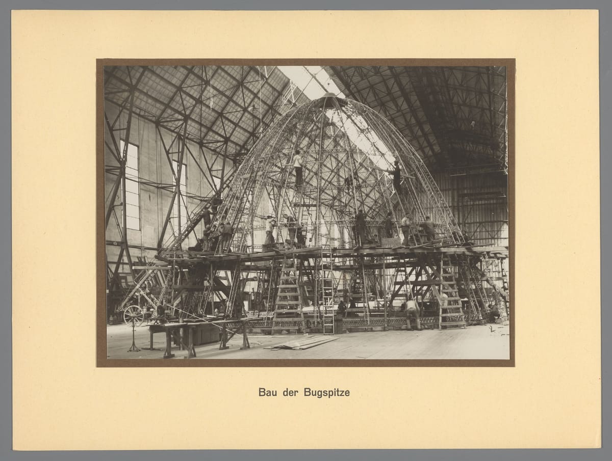 Строительство носовой части дирижабля Zeppelin LZ 126, 1924