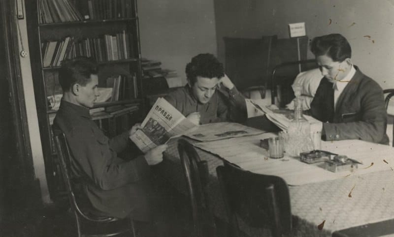 В общежитии, 1930-е
