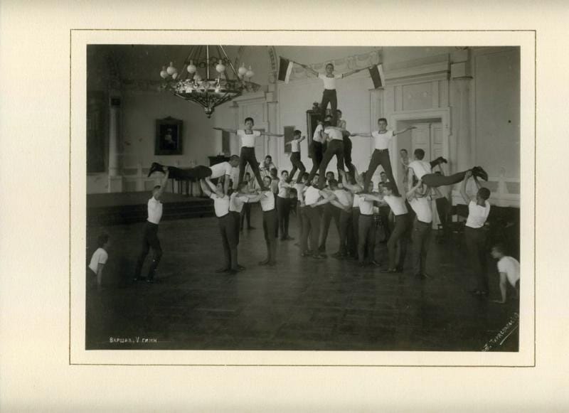 Спортивные занятия в варшавской гимназии, 1910-е