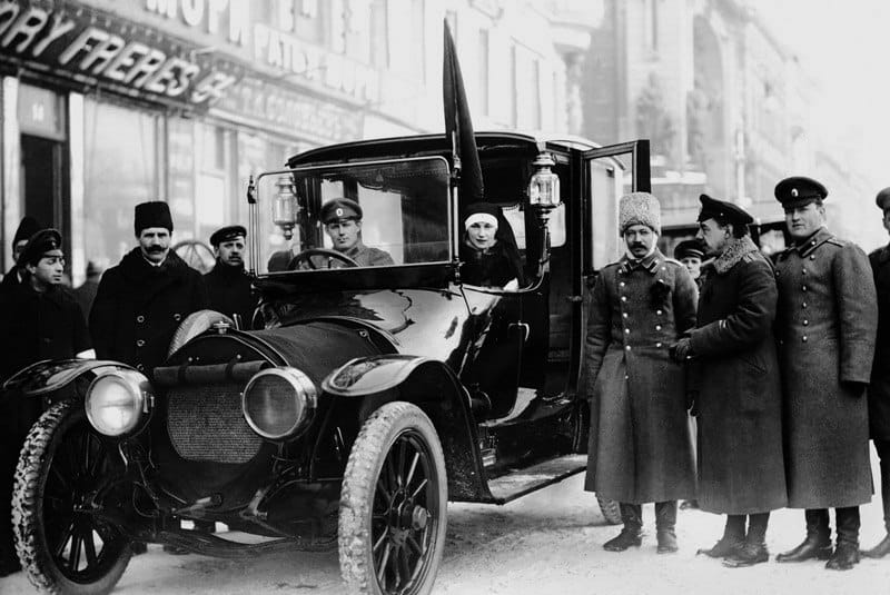 Проверка документов на Невском проспекте, февраль 1917