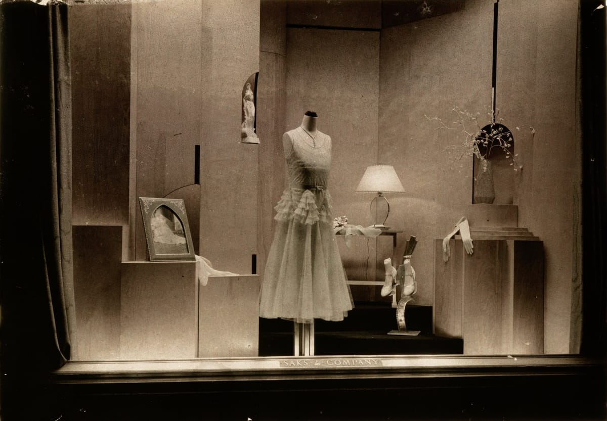 Витрина Saks, Пятая авеню, Нью-Йорк, 1920-1935