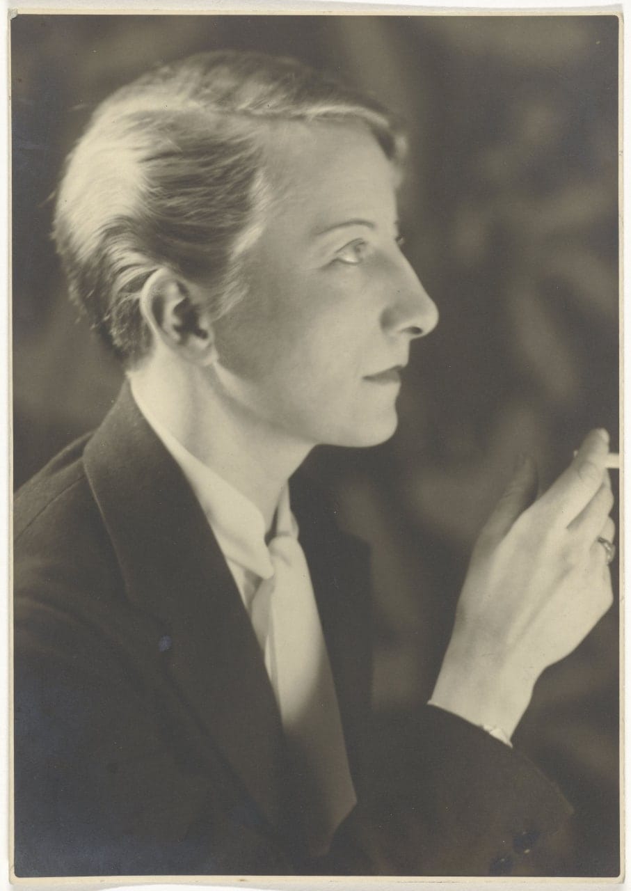 Портрет девушки с сигаретой, 1920 - 1940
