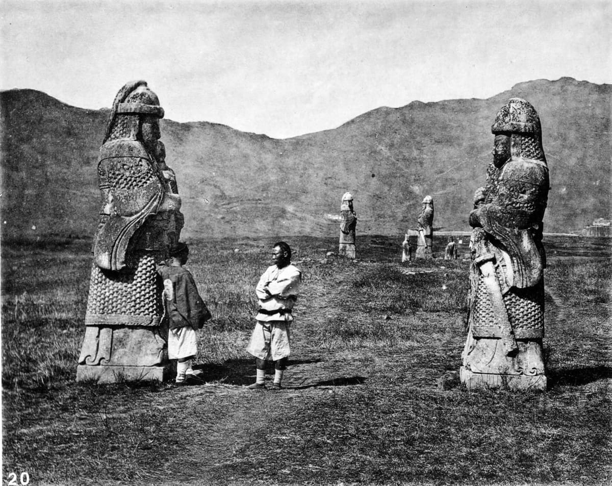 Гробницы императоров династии Мин в Нанкине в 1868 и в наши дни