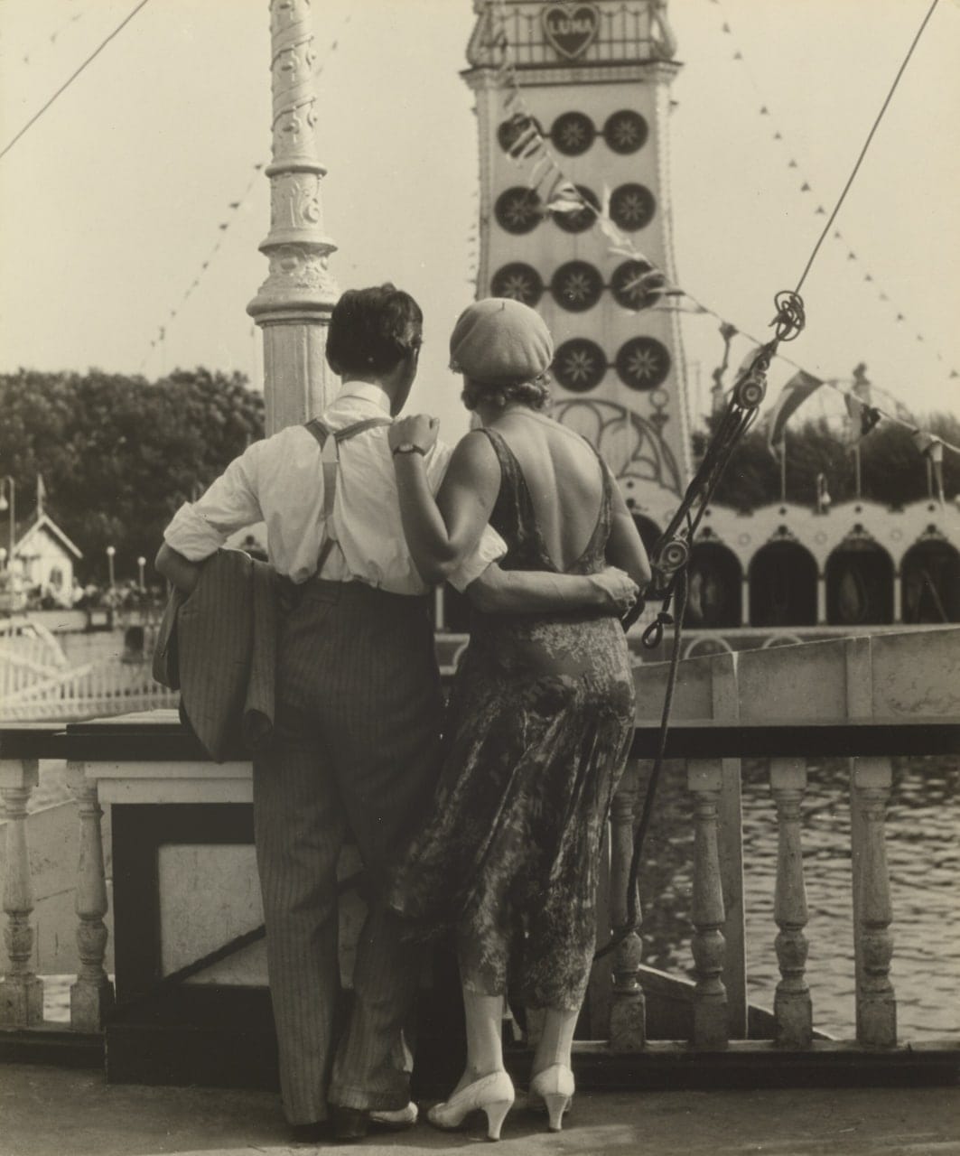 Пара на Кони-Айленде (Бруклин), фотограф Уокер Эванс, 1928