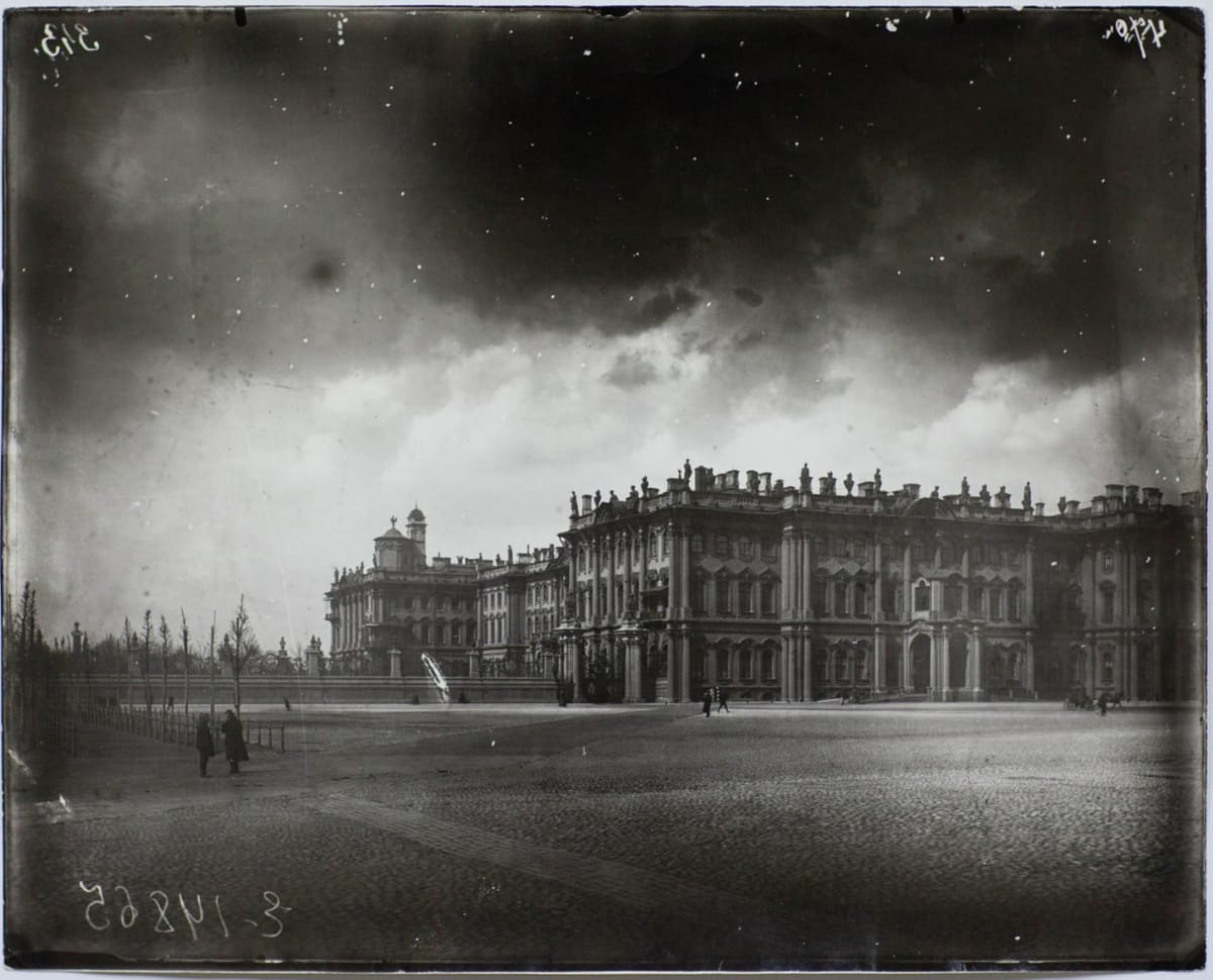 Вид на Зимний дворец и ограду Собственного сада, 1901-1917