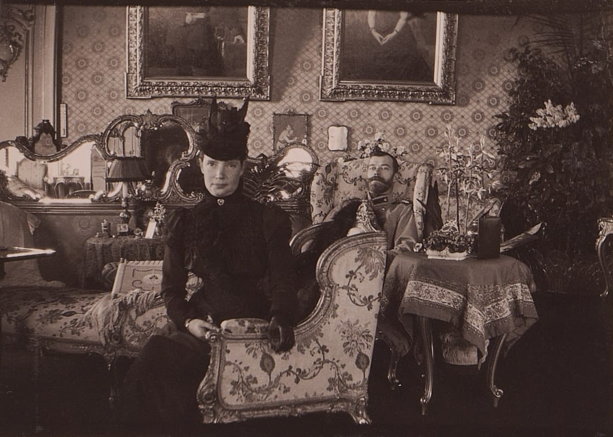 Император Николай II с матерью, императрицей Марией Федоровной, 1899 год