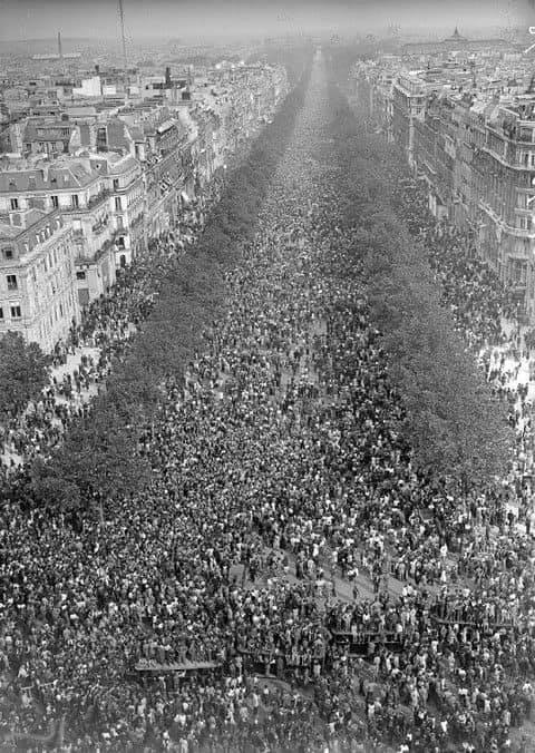 Париж 8 мая 1945
