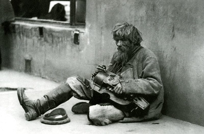 Уличный музыкант, фотограф Свищов-Паола Николай Иванович, 1900-е гг