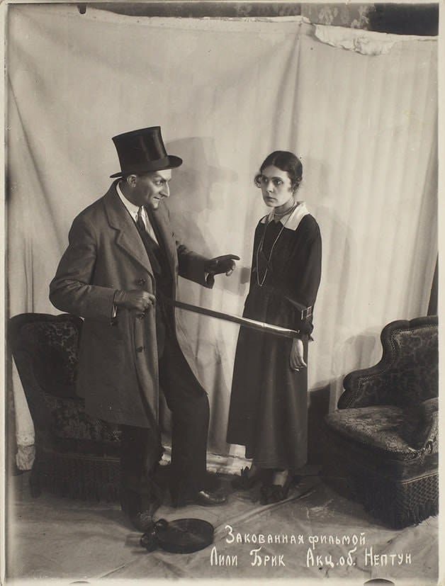 Лили Брик на съемках «Закованная фильмой», 1918 г