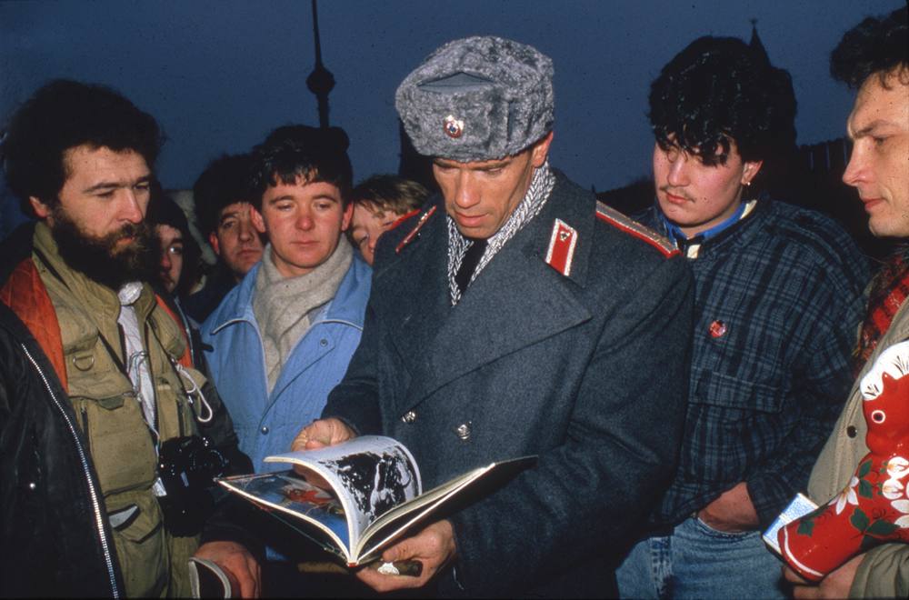 Арнольд Шварценеггер на съемках московских эпизодов фильма «Красная жара» в феврале 1988 года