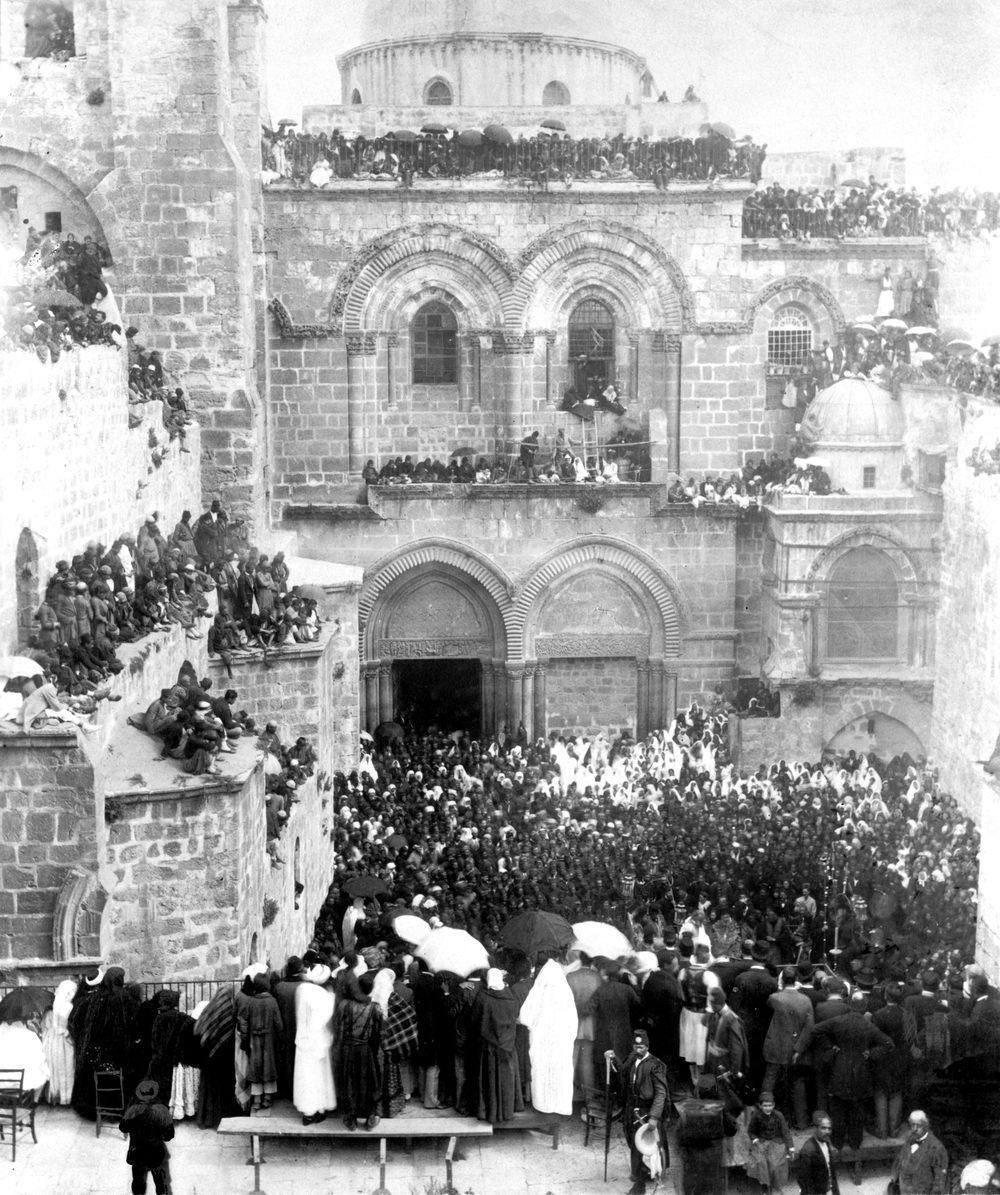 В ожидании схождения Благодатного огня в Храме Гроба Господня, 1915 год и наши дни