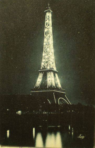 Иллюминация Эйфелевой башни в 1920 году