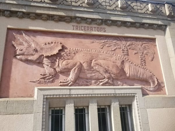 Трицератопс на фасаде Берлинского аквариума