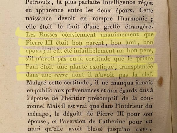 Страница старой французской книги с выделенным жёлтым абзацем о Петре III и принце Павле