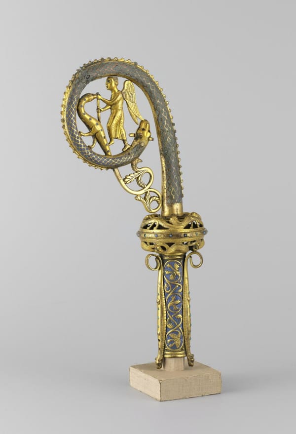 Навершие епископского посоха с Архангелом Михаилом и драконом, 1220-1230 гг., Лимож
