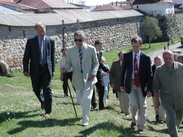 Принц Чарльз в Соловецком монастыре в 2003 году