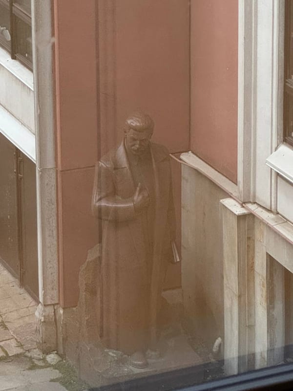 Сталин спрятался