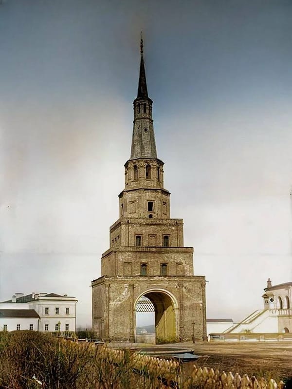 Парижский конкурсный проект 1937 года неизвестного автора напоминает башню Сююмбике
