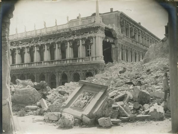 14 июля 1902 года в Венеции произошло ужасное: на площади Сан Марко рухнула колокольня собора Святого Марка, на крыше которой проходили ремонтные работы