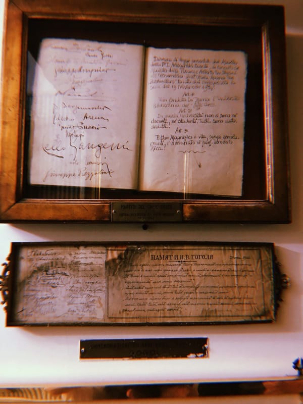 Римское кафе Antico Caffe Greco, основанное в 1760 году, где бывали Гоголь и Стендаль