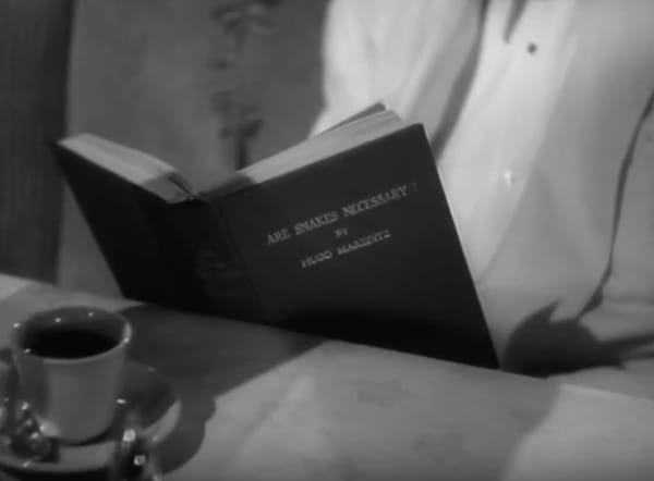 Вымышленная книга о змеях в фильме «Леди Ева» 1941 года и намёк на Фрейда